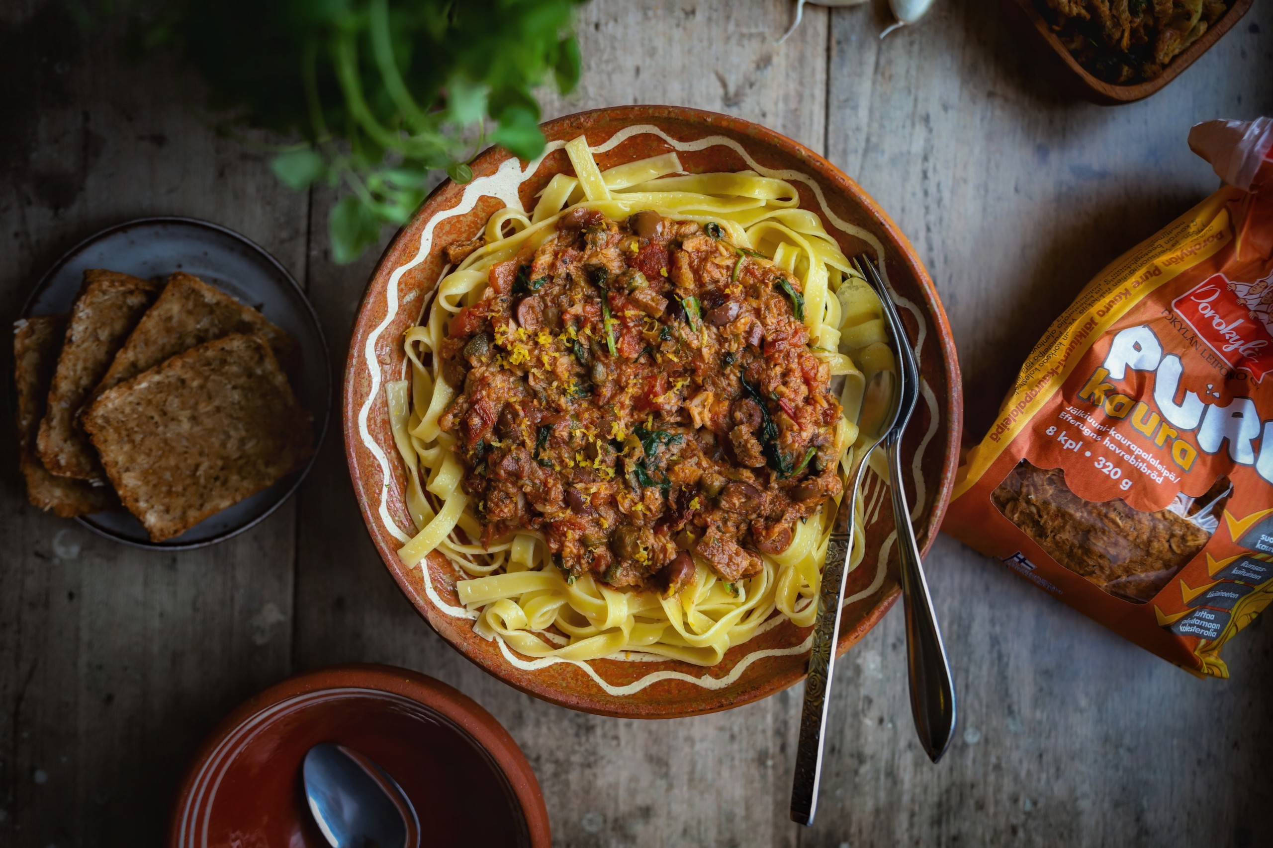 Arkikalapasta ja rapeaksi paistettu Pure Kaura