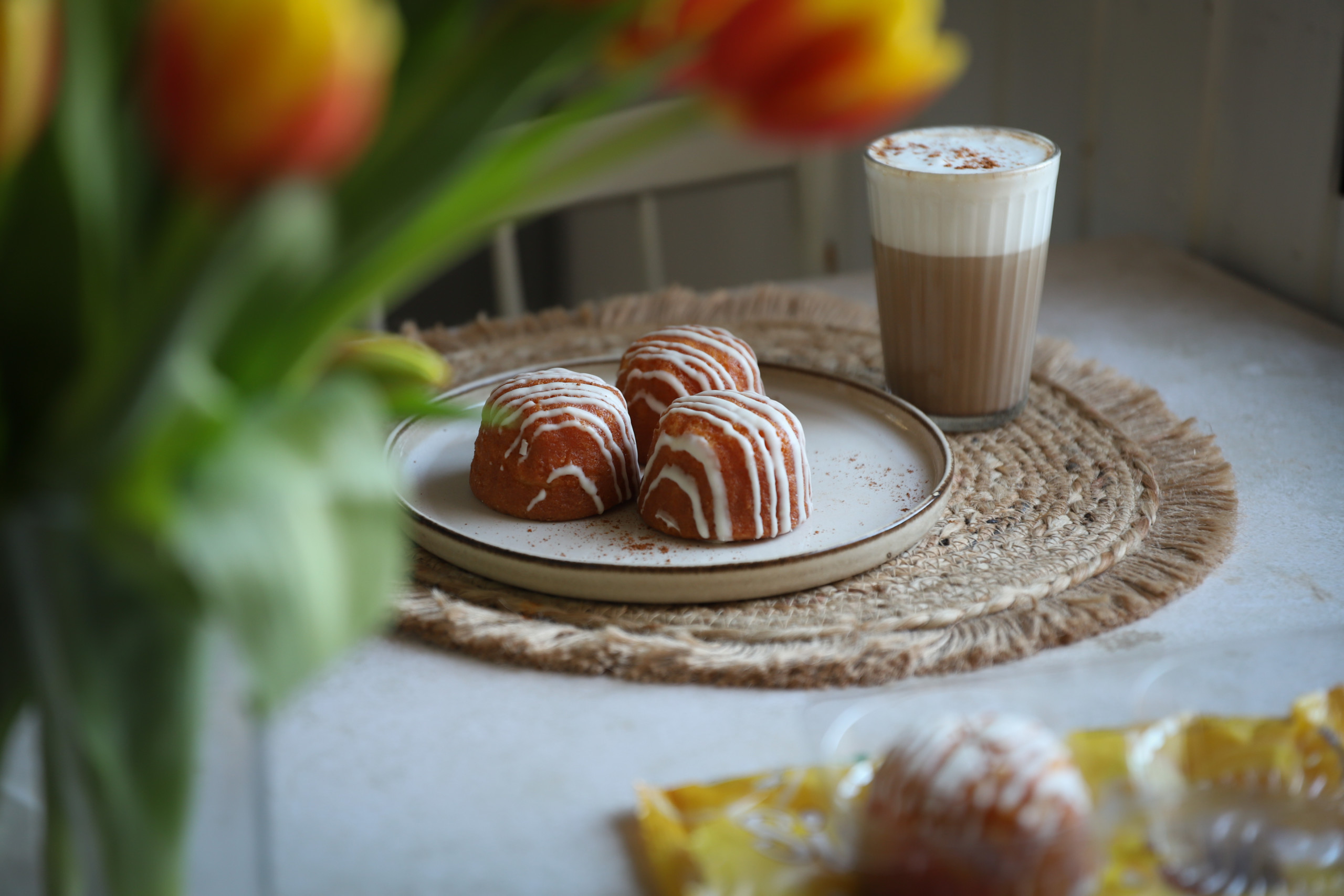 Sitrushoukutus ja Hunaja-kanelilatte