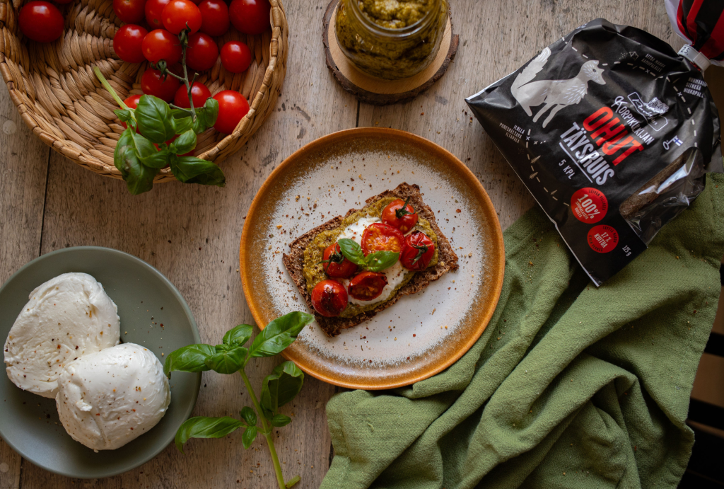 Korpikulkijan pesto-mozzarellaleipä